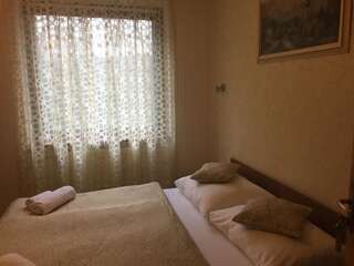 Отели типа «постель и завтрак» Villa Almira Поляница-Здруй Двухместный номер с 1 кроватью и ванной комнатой-3